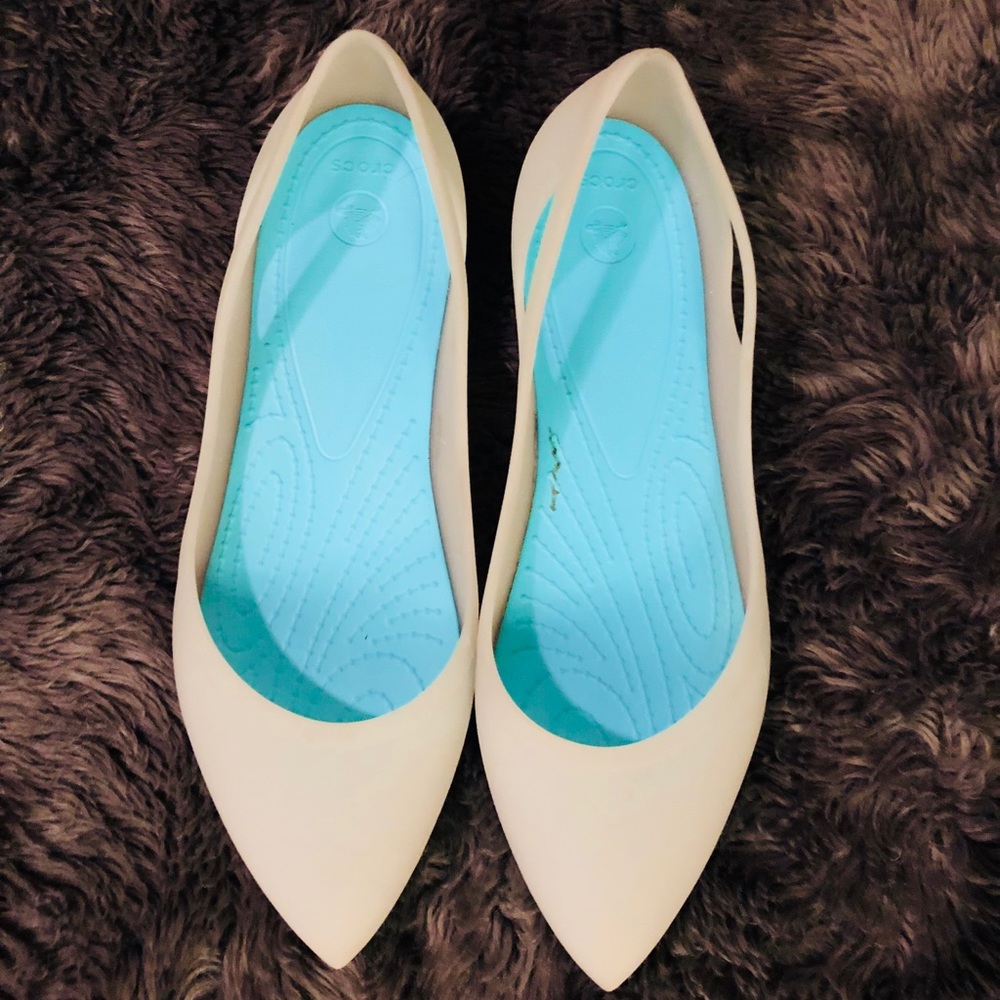 Women’s size 8.5 Crocs Flats